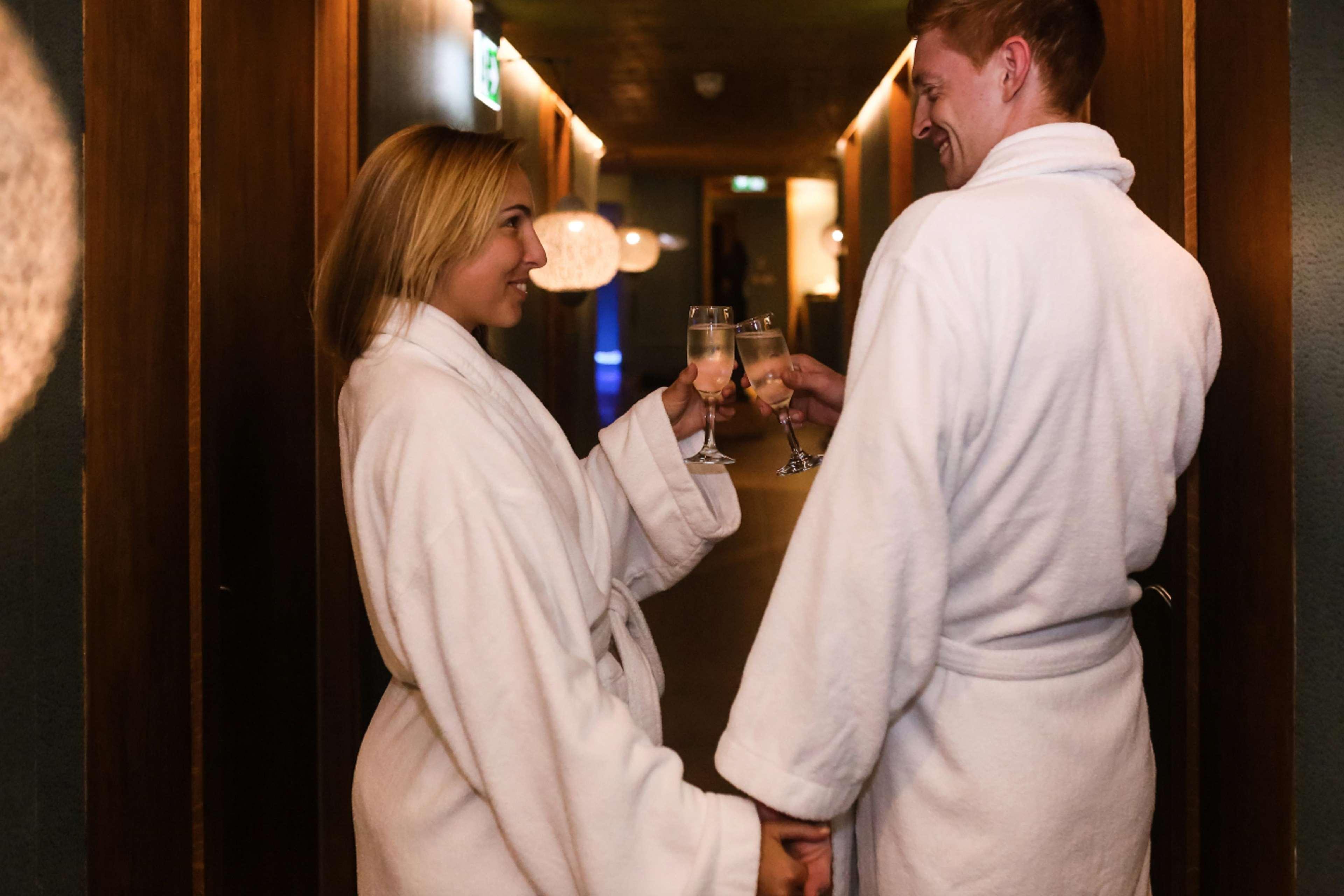 Hilton Malta Hotel Saint Julian's Luaran gambar Guests in the spa